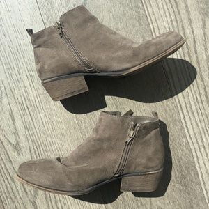Women's Lulus Brown Booties